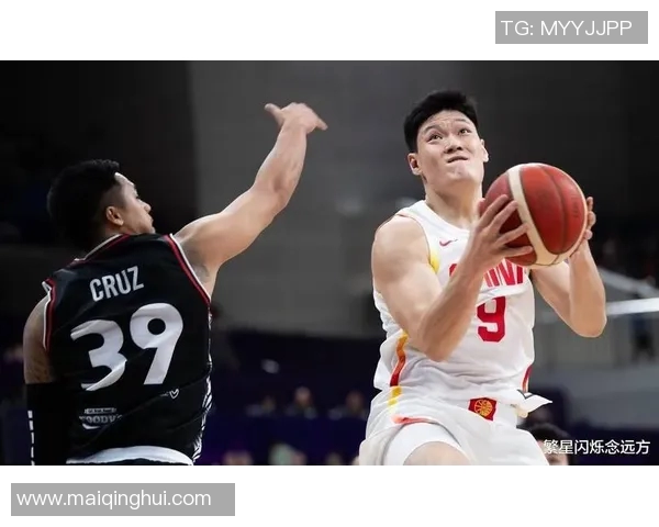 实时新闻深度解析深圳篮球队球员个人能力差异与战术影响